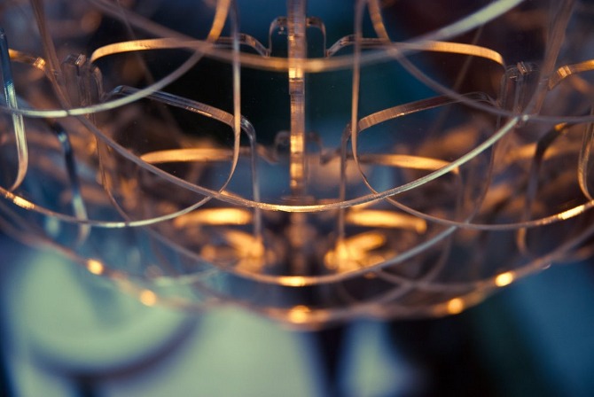 Pinecone Design Deckenlampe aus transparentem Plexiglas