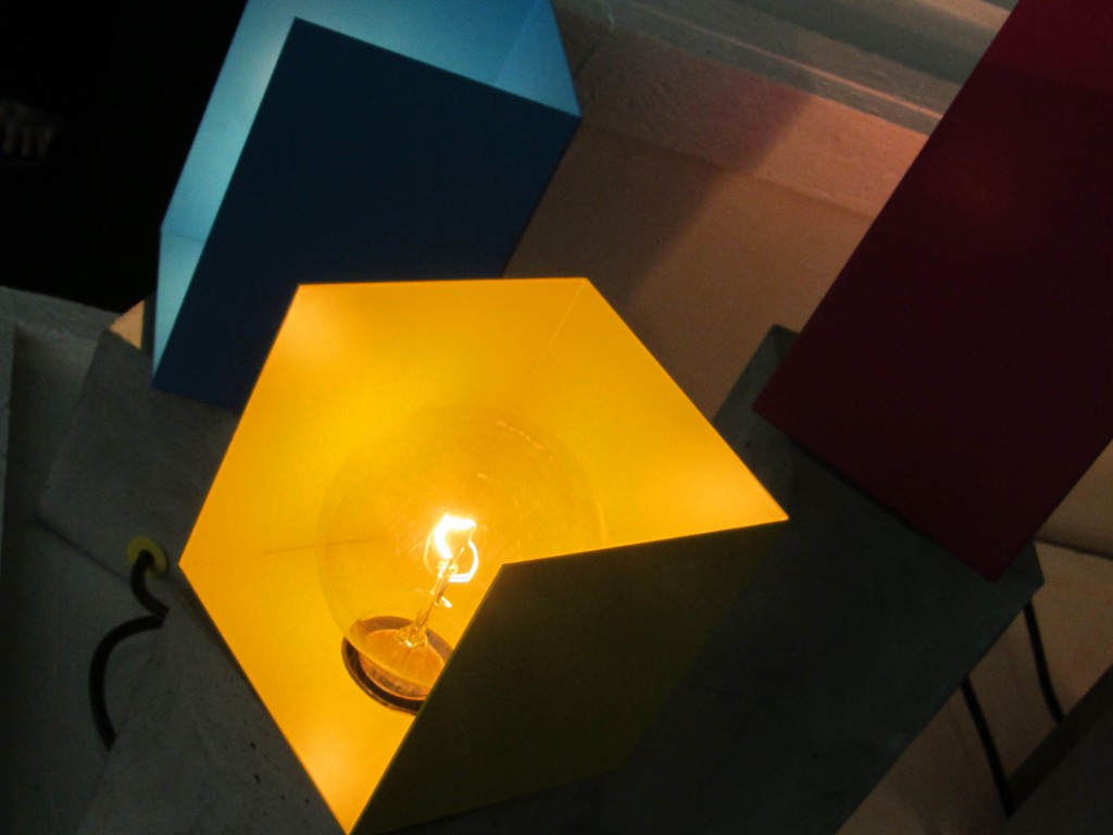 Sebastian Reymers Light Pack - Tischleuchte aus Metall und Beton